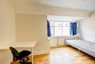 4 bed house, Oaklea Passage, Near university, Kingston, KT12AJ - Image 3